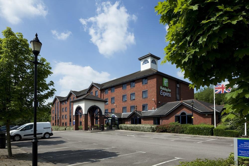 Holiday Inn Express Stafford, An Ihg Hotel Exterior photo