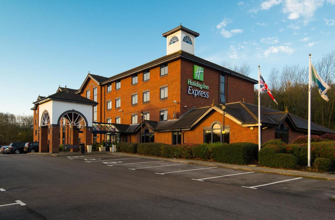 Holiday Inn Express Stafford, An Ihg Hotel Exterior photo