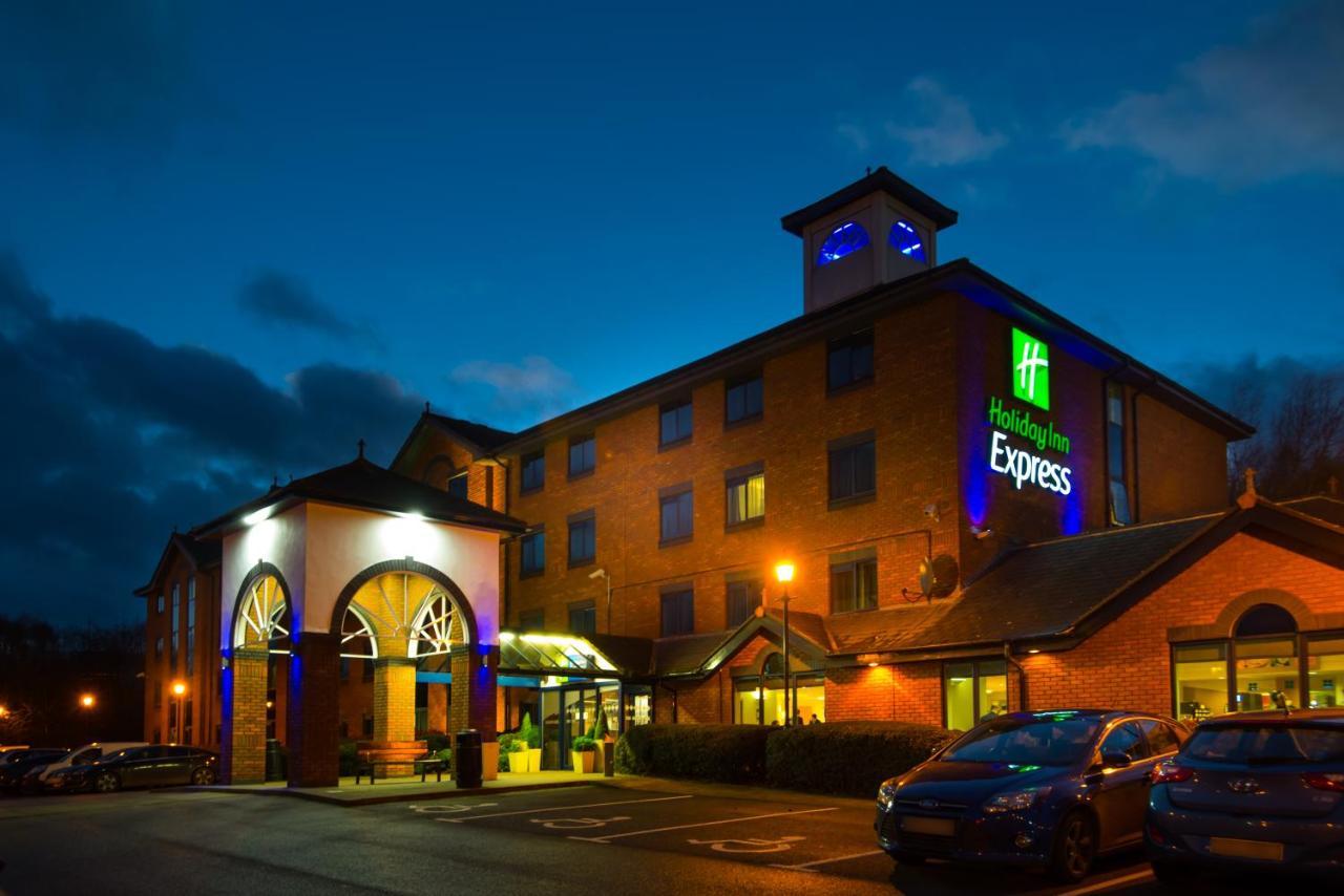 Holiday Inn Express Stafford, An Ihg Hotel Exterior photo