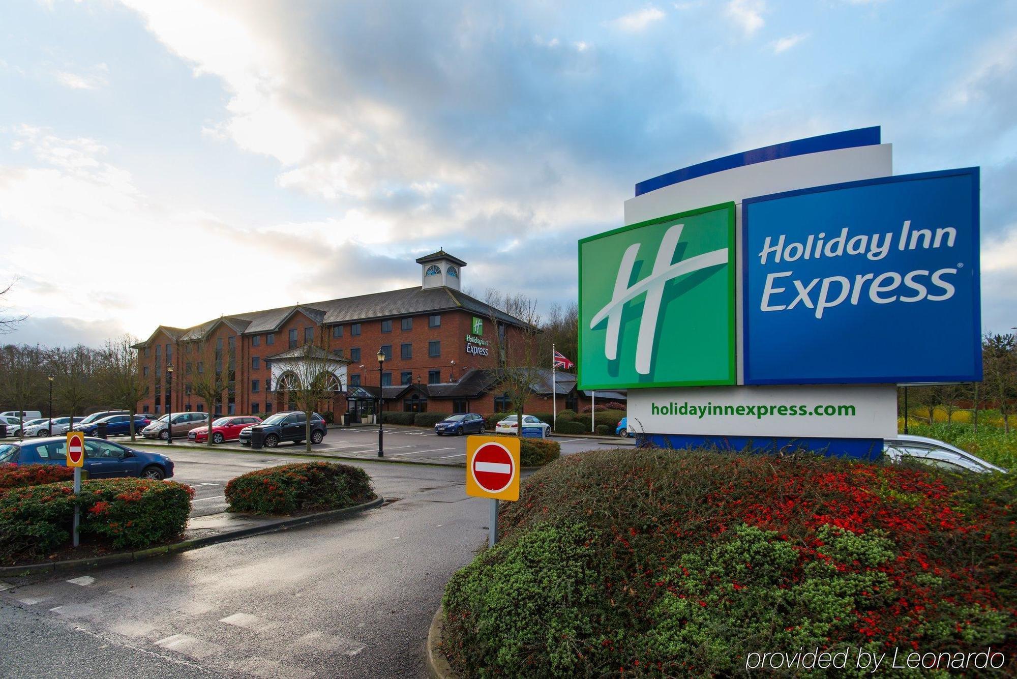 Holiday Inn Express Stafford, An Ihg Hotel Exterior photo