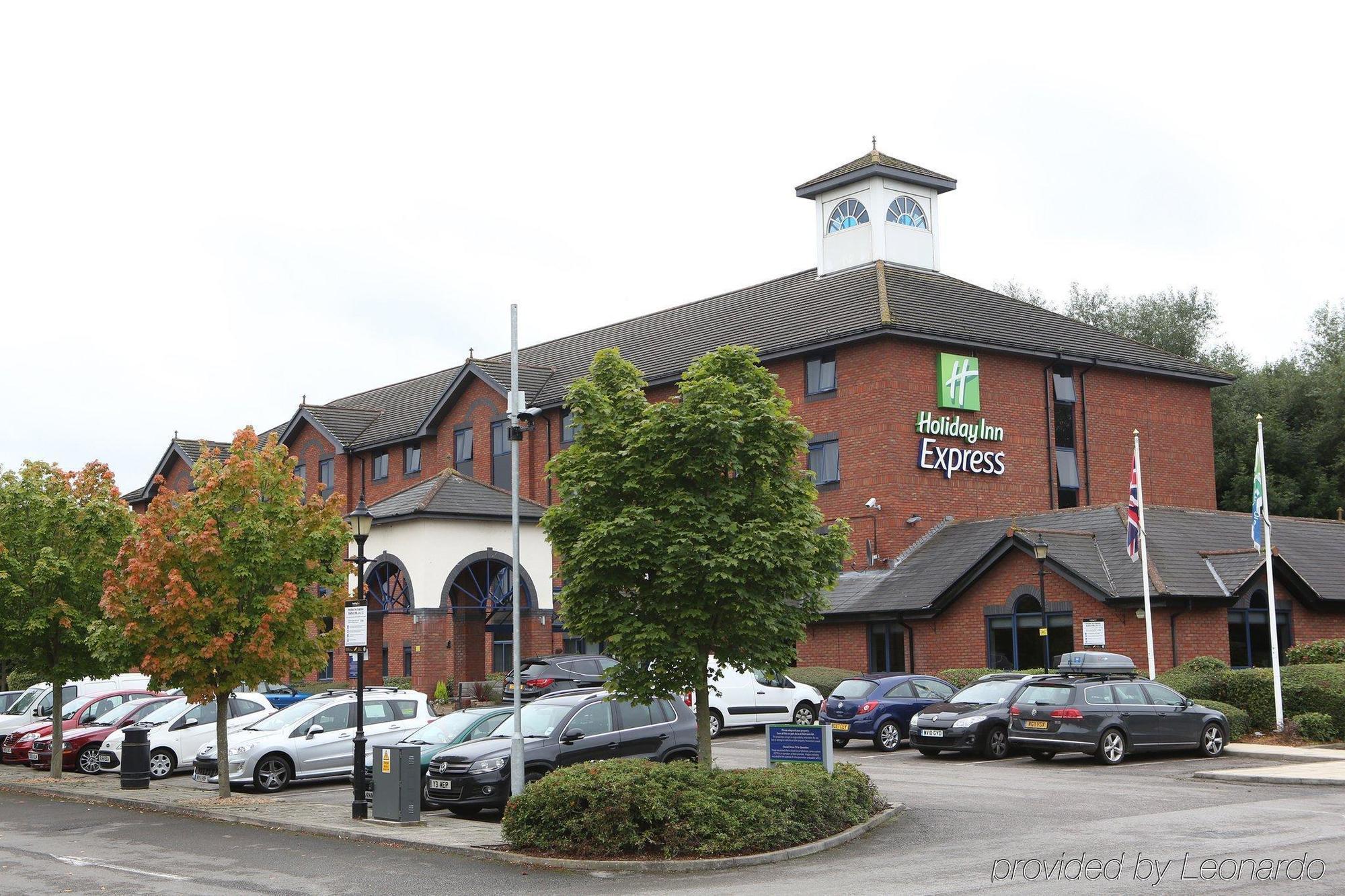 Holiday Inn Express Stafford, An Ihg Hotel Exterior photo